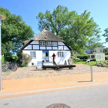 Moewe 03 Mit Sauna- Und Schwimmbadnutzung Im Ahoi Sellin Goehren (Ruegen)